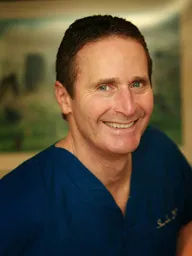Dr Steven Levy - Dentist in Merrick